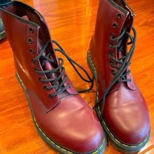 Burgundy Dr. Martens men’s 10 1/2 🥾 👍 worn twice